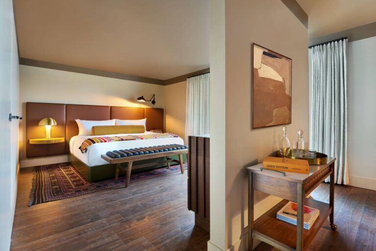 Werk Creative_All Inn Hotel_King Hero