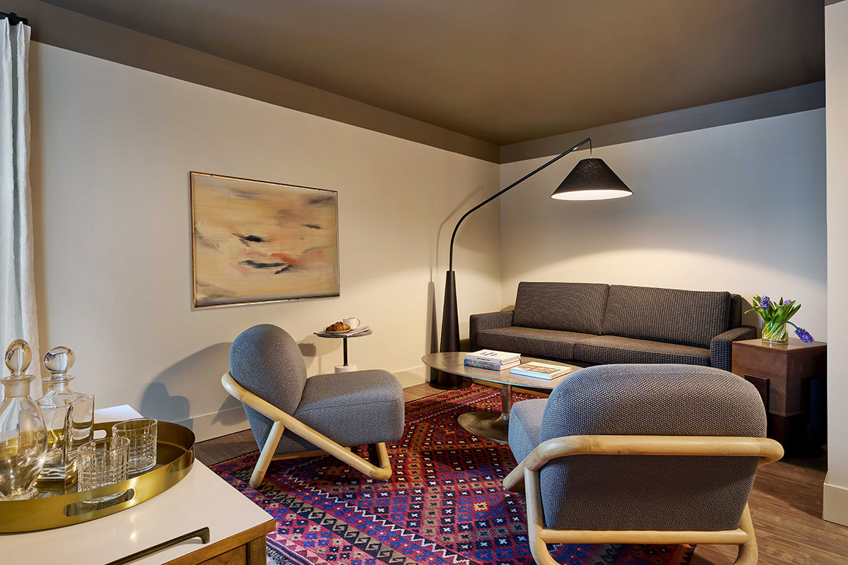 001_260317_WerkCreative_All Inn Hotel_KingSuiteLounge_72DPI (2)