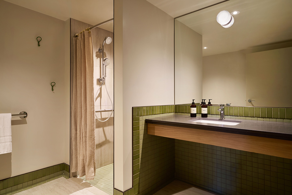 002_260317_WerkCreative_All Inn Hotel_ADA_Bath_72DPI (2)