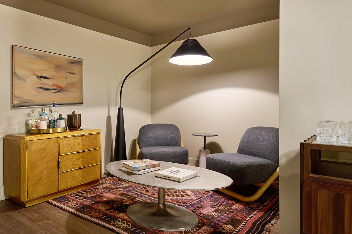 002_260323_WerkCreative_All Inn Hotel_DoubleQueenSuiteLounge_72DPI (1)